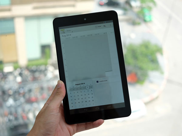 Mở hộp máy tính bảng 8 inch có 3G giá 5,5 triệu đồng Mở hộp máy tính bảng 8 inch có 3G giá 5,5 triệu đồng