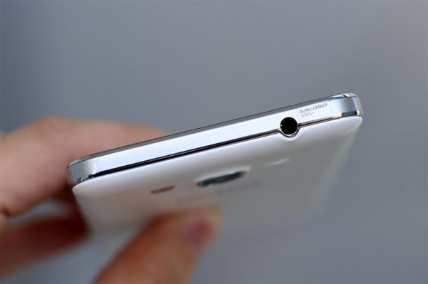 Smartphone camera trước 5 megapixel giá mềm của Samsung Smartphone camera trước 5 megapixel giá mềm của Samsung