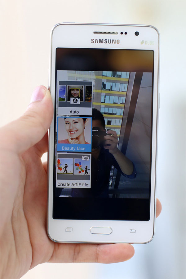 Smartphone camera trước 5 megapixel giá mềm của Samsung Smartphone camera trước 5 megapixel giá mềm của Samsung