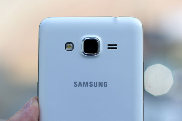 Smartphone camera trước 5 megapixel giá mềm của Samsung Smartphone camera trước 5 megapixel giá mềm của Samsung