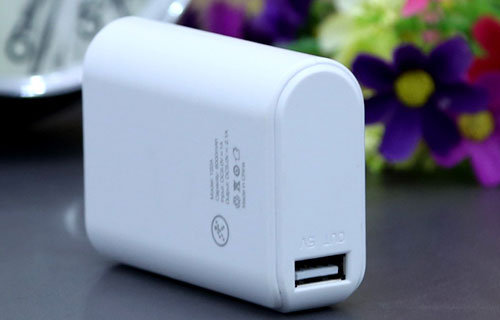 Pin sạc dự phòng tích hợp khả năng sạc nối tiếp