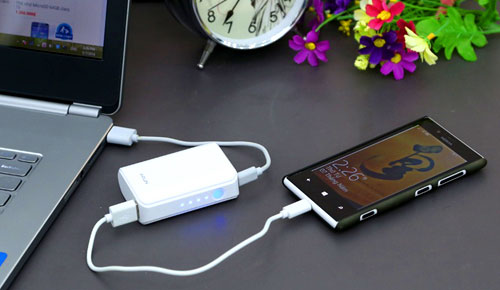 Pin sạc dự phòng tích hợp khả năng sạc nối tiếp