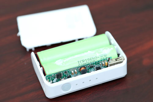 Pin sạc dự phòng tích hợp khả năng sạc nối tiếp