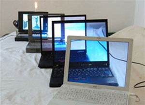 Di chuyển nhiều, chọn laptop nào?