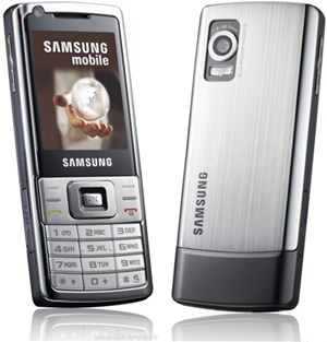 Samsung L700: "Tắc kè hoa" tầm trung