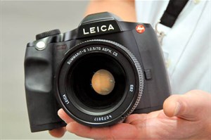 Leica hoãn thời điểm bán ra S2