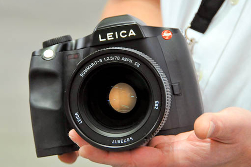 Leica S2 lần đầu tiên được giới thiệu tại Photokina năm 2008. Ảnh : Dpnow