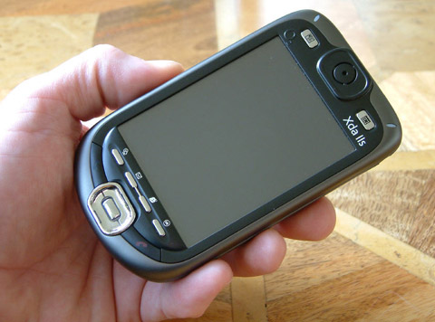 Người dùng Việt Nam sử dụng PDA phone chạy Windows Mobile sớm. Ảnh: Muare.