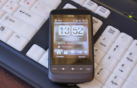Touch2 của HTC nằm ở phân khúc tầm trung. Ảnh: Mobile-review.