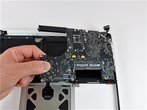 'Phẫu thuật' Macbook vỏ nhựa mới