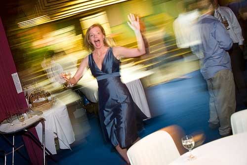 Có thể dùng tay giữ máy và tạo ra những hiệu ứng rất đặc sắc. Ảnh: Digital Photography School.