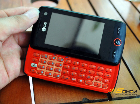 LG GW525 giá 3,5 triệu đồng với bàn phím QWERTY. Ảnh: Quốc Huy.