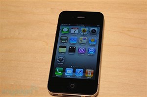 Lô iPhone 4 thứ hai sẽ về sau 10/10