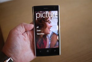 Ngắm Windows Phone 7 của Dell