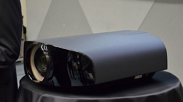 Máy chiếu độ phân giải 4K đầu tiên của Sony lộ diện