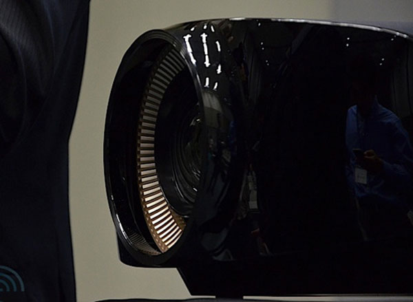 Máy chiếu độ phân giải 4K đầu tiên của Sony lộ diện