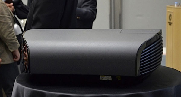 Máy chiếu độ phân giải 4K đầu tiên của Sony lộ diện