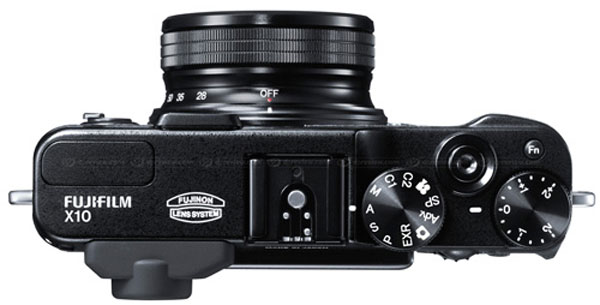 Fujifilm X10 giá 600 USD