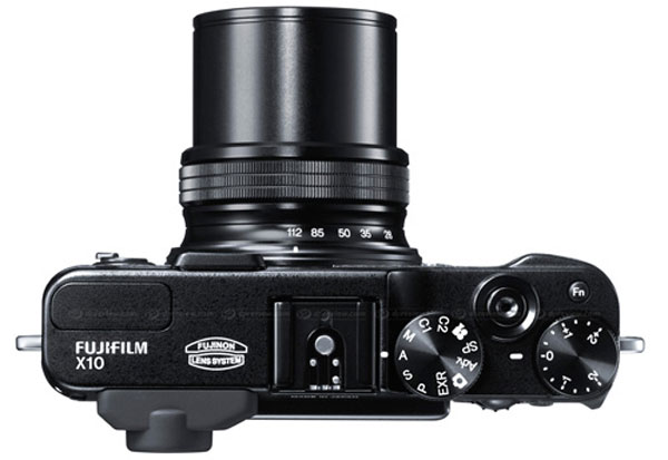 Fujifilm X10 giá 600 USD