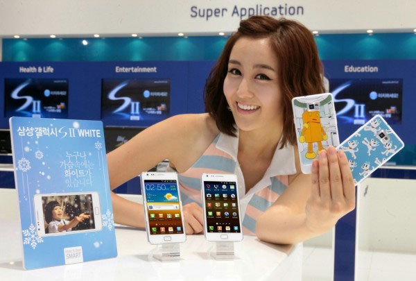 Galaxy S II chính hãng màu trắng giá 13,8 triệu