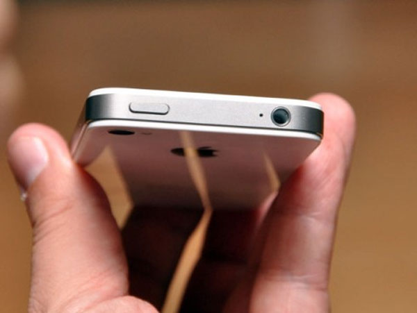 Khác biệt lớn nhất về thiết kế giữa iPhone 4S và iPhone 4