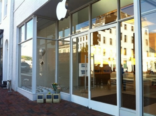 MacBook Pro biến thành chân dung Steve Jobs