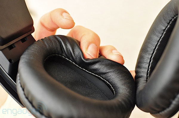 'Đập hộp' tai nghe không dây 7.1 PlayStation 3