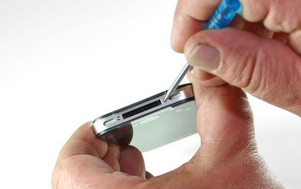 Khám phá “nội thất” iPhone 4S