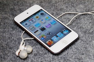 'Đập hộp' iPod Touch màu trắng