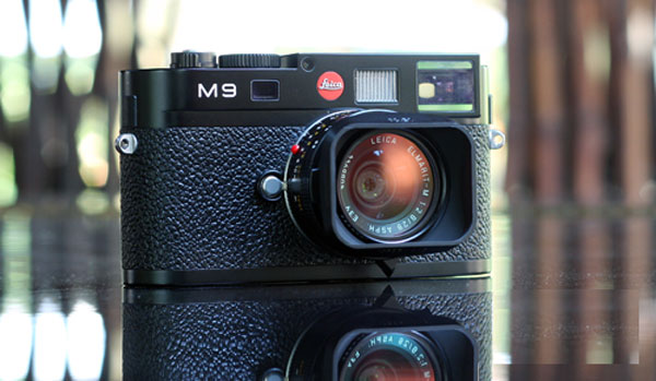 Leica bán gần một nửa cổ phần cho Blackstone