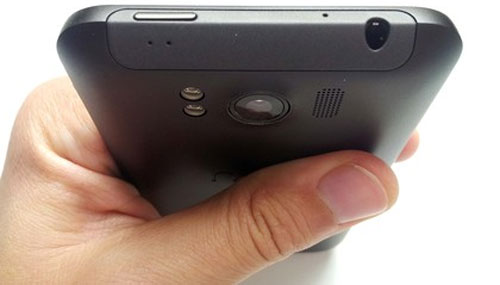 HTC Titan: Màn hình cực lớn cùng thiết kế mỏng ấn tượng