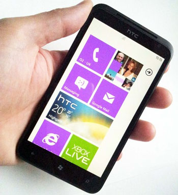 HTC Titan: Màn hình cực lớn cùng thiết kế mỏng ấn tượng