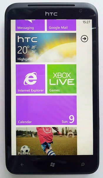 HTC Titan: Màn hình cực lớn cùng thiết kế mỏng ấn tượng