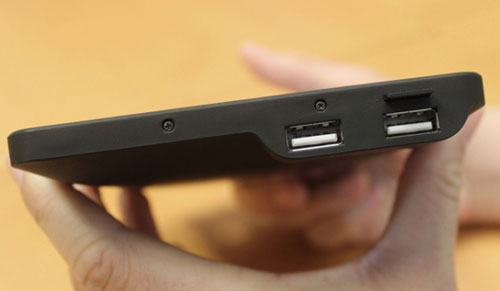 Cận cảnh máy tính bảng giá 60 USD của Ấn Độ