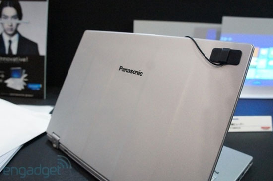Ultrabook màn hình cảm ứng đầu tiên của Panasonic