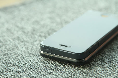 HKPhone Revo S2 "đọ dáng" cùng iPhone 5