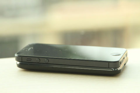 HKPhone Revo S2 "đọ dáng" cùng iPhone 5