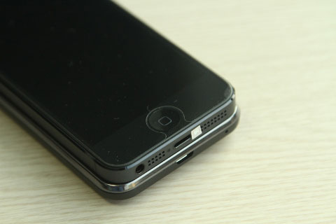 HKPhone Revo S2 "đọ dáng" cùng iPhone 5