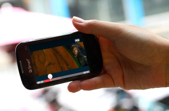 Q-Smart S12: Smartphone giá dưới 2 triệu đồng