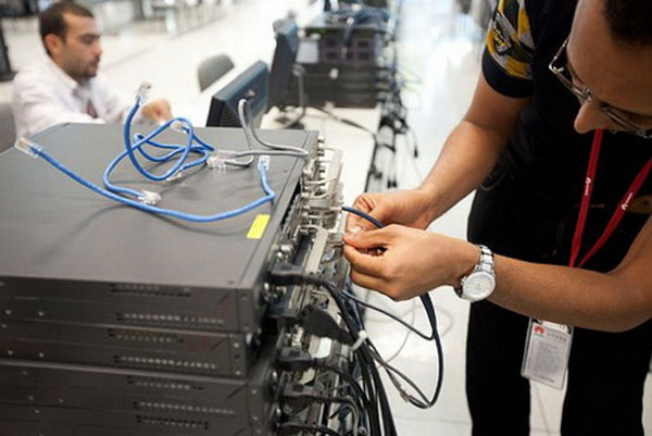 Cisco cắt đứt quan hệ với ZTE
