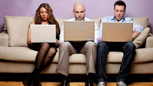 Giá bán laptop Windows 7 giảm mạnh