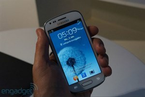 Soi từng chi tiết “hàng nóng” Galaxy S III Mini