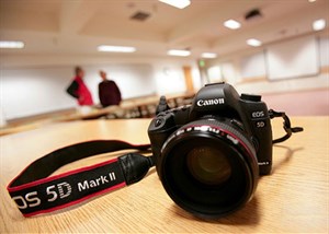 Giá 5D Mark II xách tay trên đà giảm