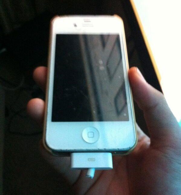 Bảo quản, sử dụng dây sạc không đúng cách 7 thói quen dễ làm hỏng thiết bị công nghệ