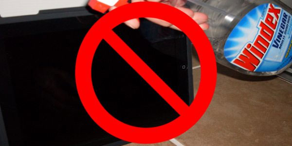 Sử dụng nước lau kính Windex cho thiết bị điện tử 7 thói quen dễ làm hỏng thiết bị công nghệ