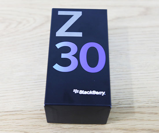 "Đập hộp" BlackBerry Z30 tại Việt Nam
