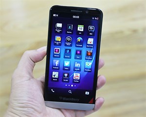 "Đập hộp" BlackBerry Z30 tại Việt Nam