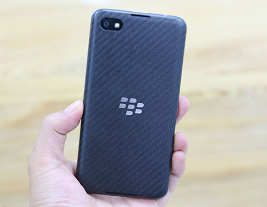 "Đập hộp" BlackBerry Z30 tại Việt Nam