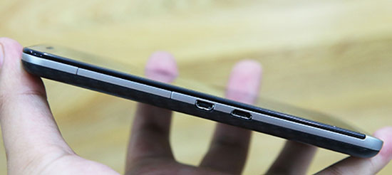 "Đập hộp" BlackBerry Z30 tại Việt Nam