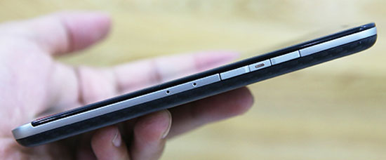 "Đập hộp" BlackBerry Z30 tại Việt Nam